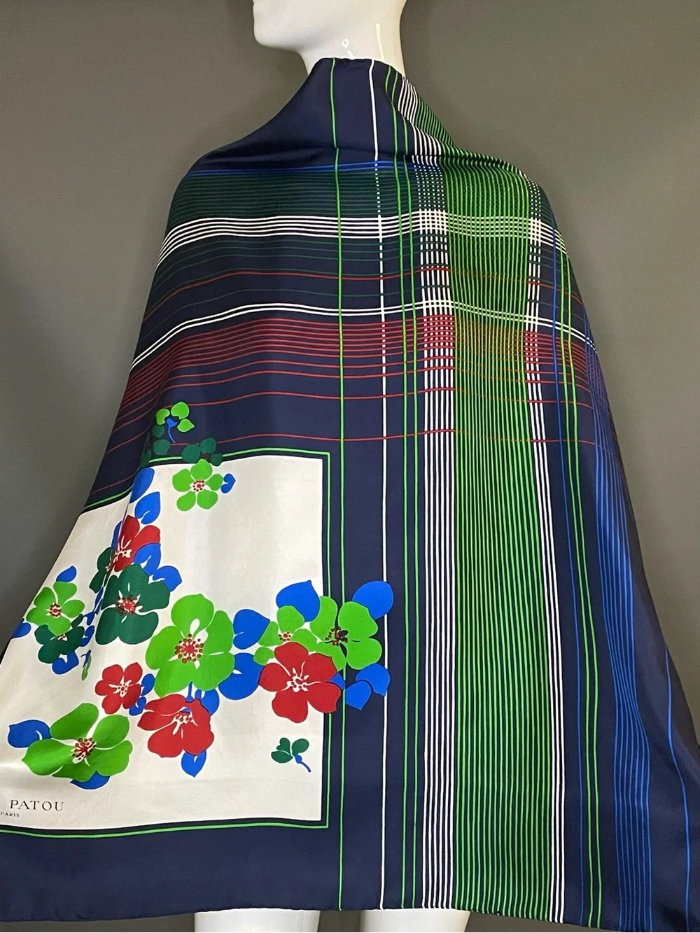 Gorg Vintage Jean Patou Silk Scarf 34 In Very Good Condition